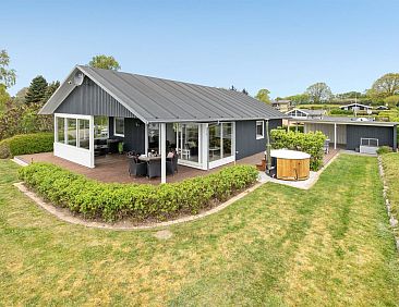 Vakantiehuis "Ankarl" - 700m from the sea