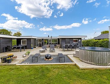 Vakantiehuis "Adia" - 500m from the sea
