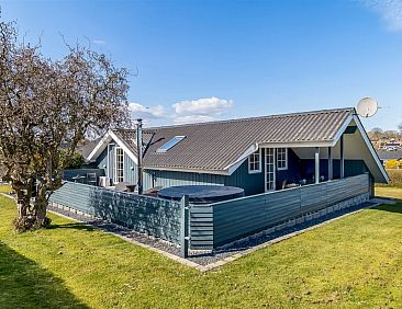 Vakantiehuis "Aika" - 450m from the sea