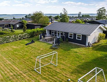 Vakantiehuis "Gudrun" - 250m from the sea