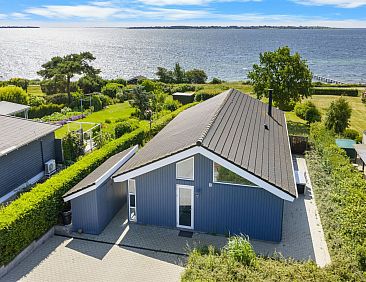 Vakantiehuis "Krum" - 300m from the sea