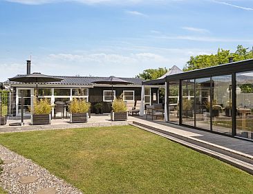 Vakantiehuis "Helmina" - 125m from the sea