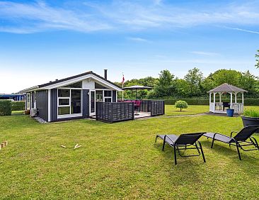 Vakantiehuis &quot;Tayana&quot; - 700m from the sea