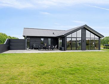 Vakantiehuis "Danika" - 650m from the sea