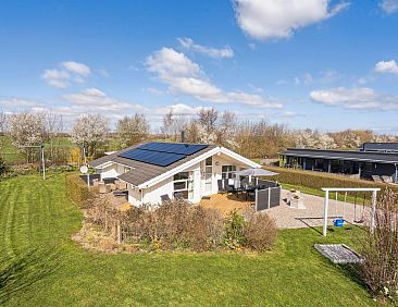 Vakantiehuis &quot;Tjakko&quot; - 700m from the sea