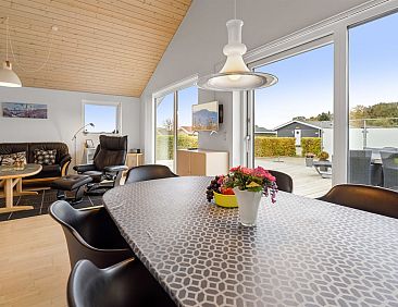 Vakantiehuis "Lio" - 200m from the sea