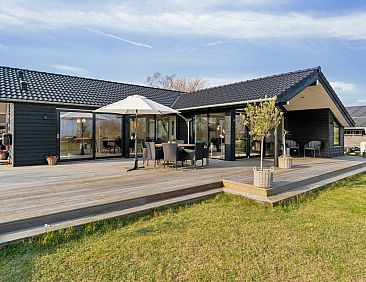 Vakantiehuis "Viveke" - 10m from the sea