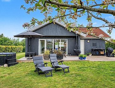 Vakantiehuis "Jarik" - 340m from the sea
