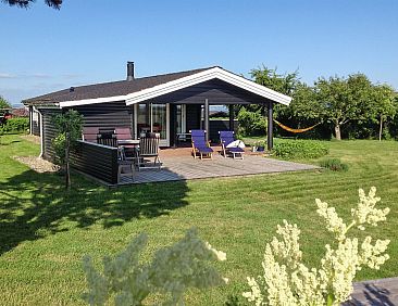 Vakantiehuis "Bibi" - 200m from the sea