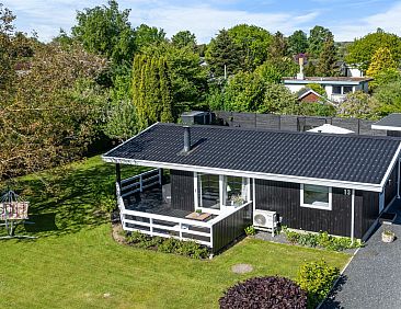 Vakantiehuis "Bjart" - 150m from the sea