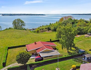 Vakantiehuis "Erin" - 200m from the sea