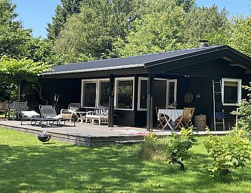 Vakantiehuis "Naema" - 1km from the sea