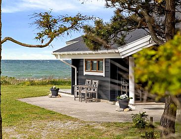 Vakantiehuis "Stacie" - 10m from the sea