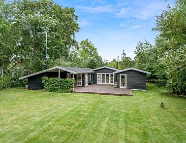 Vakantiehuis "Jouni" - 500m from the sea