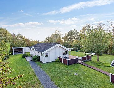 Vakantiehuis "Hilaria" - 1.4km from the sea