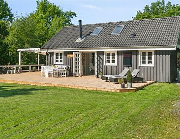 Vakantiehuis "Veljan" - 1.2km from the sea
