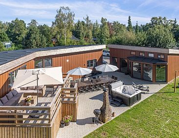 Vakantiehuis "Bjarka" - 700m from the sea