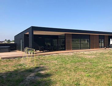 Vakantiehuis "Vanna" - 1.2km from the sea