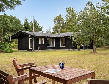 Vakantiehuis "Elja" - 750m from the sea