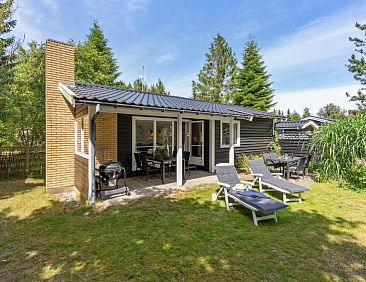 Vakantiehuis "Harri" - 700m from the sea