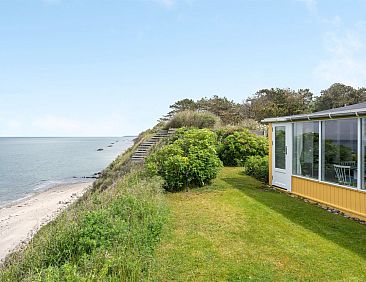 Vakantiehuis "Orwik" - 30m from the sea