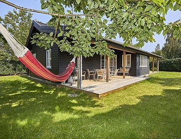 Vakantiehuis "Emely" - 700m from the sea