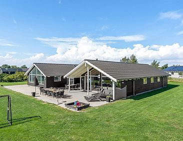 Vakantiehuis "Jurgis" - 900m from the sea