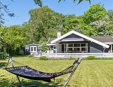Vakantiehuis "Michael" - 250m from the sea