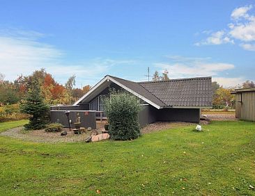 Vakantiehuis "Roderich" - 400m from the sea