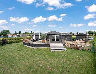 Vakantiehuis "Glenda" - 2.1km from the sea