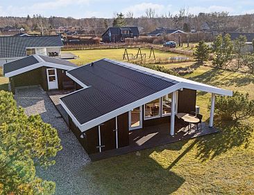 Vakantiehuis "Mirkka" - 200m from the sea