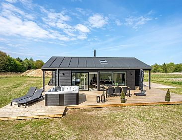 Vakantiehuis "Junis" - 900m from the sea