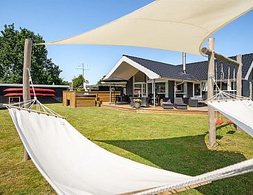 Vakantiehuis &quot;Nine&quot; - 200m from the sea