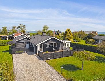 Vakantiehuis "Ekatarina" - 125m from the sea