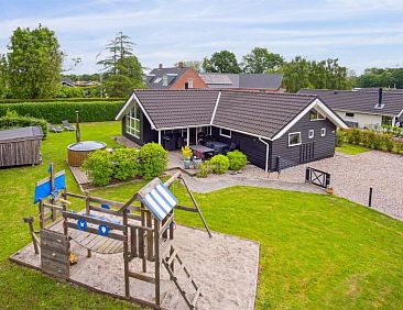 Vakantiehuis "Alpa" - 600m from the sea