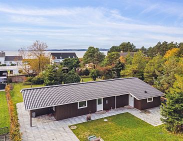 Vakantiehuis "Ilva" - 250m from the sea