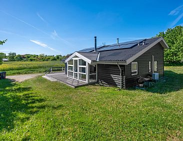 Vakantiehuis "Fria" - 200m from the sea