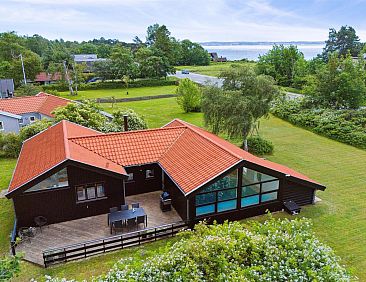 Vakantiehuis "Hermund" - 100m from the sea