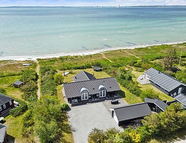 Vakantiehuis "Elspeth" - 25m from the sea