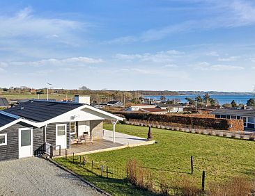 Vakantiehuis "Reinhold" - 200m from the sea