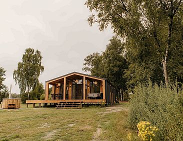 Hill Side Scandi met hottub