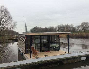 Appartement Hausboot für vier Personen mit Kamin und Terras