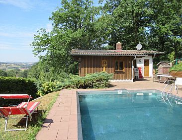 Vakantiehuis Ferienhäuser mit Pool in ruhiger Lage am Waldr