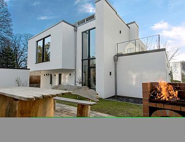 Vakantiehuis in Sellin mit Terrasse, Grill und Garten