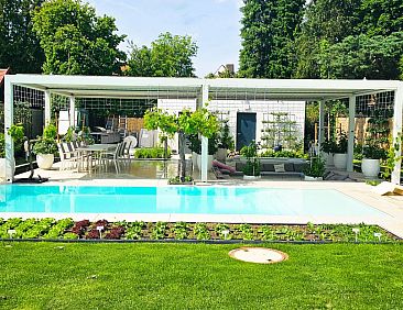 Appartement Luxurious large Home, Pool , Garden , Koi Pond