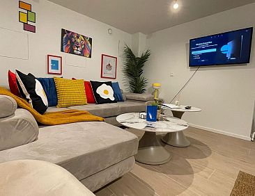 One Lux Stay Near Antwerp Central - Studio Apartment