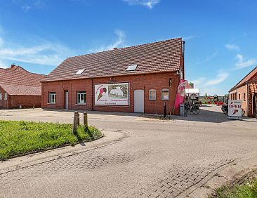IN DE WOLLEKJES  “slapen bij of tussen de schapen”