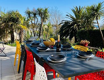 Vakantiehuis Prächtige Villa mit exotischem Garten, Strand 