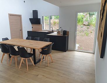 Vakantiehuis neues Haus in Meeresnähe mit beheiztem Pool