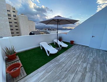 Beach Apartment &amp; Rooftop Lounge